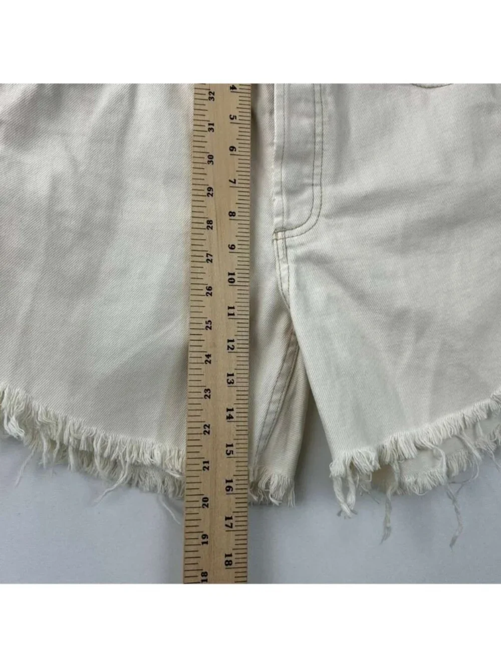We The Free Shorts Women's Size 26 Cream Jean Denim Distressed Raw Hem Pockets